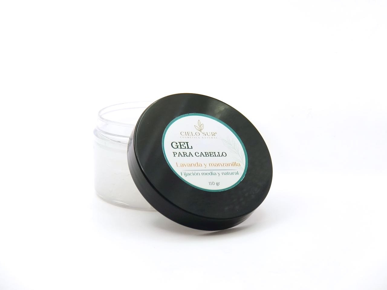 Gel fijador natural para cabello Cielo Sur con ingredientes botánicos e hidratantes, de textura ligera y aroma herbal.